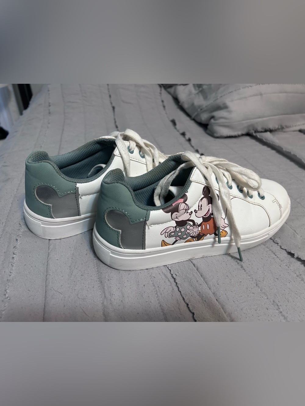 Disney White Women’s Sneakers with vintage Mickey & Minnie - Picture 2 of 5